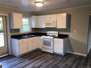 69 N Montgomery St in Walden, NY - Foto de edificio - Building Photo