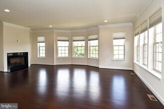 810 Fair Winds Way in Oxon Hill, MD - Foto de edificio - Building Photo