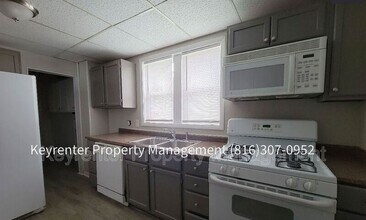 142 N Bellaire Ave in Kansas City, MO - Building Photo - Building Photo