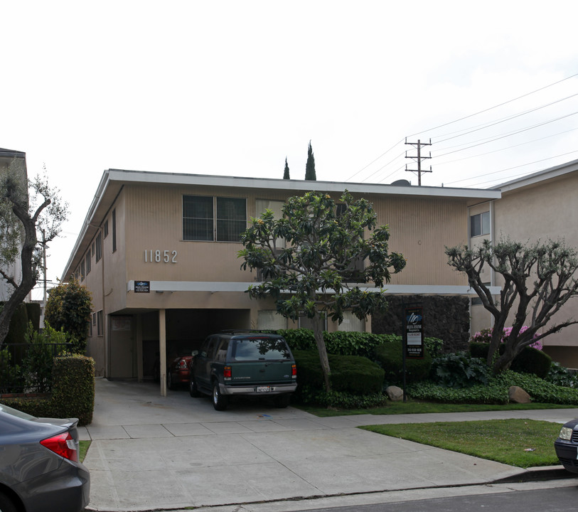 11852 Gorham Ave in Los Angeles, CA - Foto de edificio