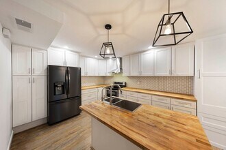 6560 Camino Vista in Anaheim, CA - Building Photo - Building Photo