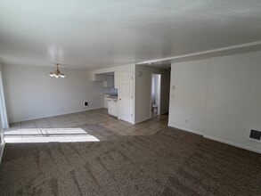 4338 Ward Pl NE in Salem, OR - Foto de edificio - Building Photo