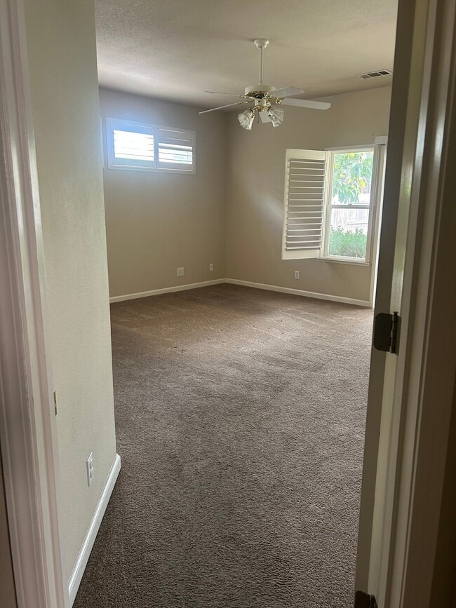 3895 Oakview Ct in Turlock, CA - Building Photo - Building Photo