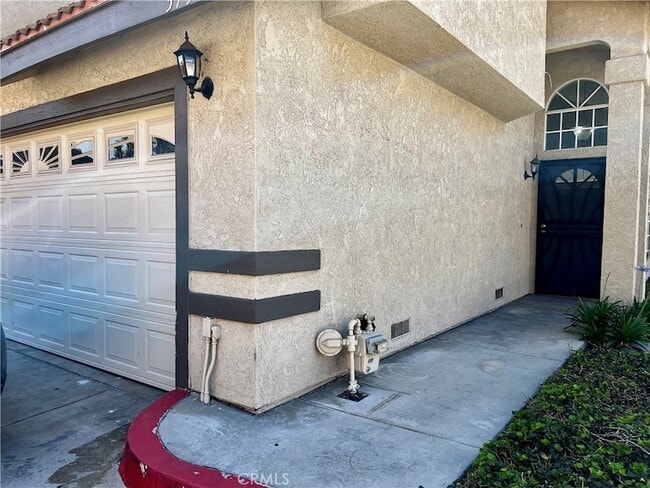 375 E Phillips Blvd in Pomona, CA - Foto de edificio - Building Photo