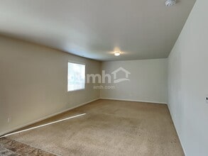 359 York St in Woodland, WA - Building Photo - Building Photo