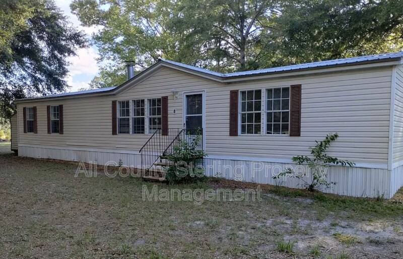 206 SW Satellite Ln in Lake City, FL - Building Photo