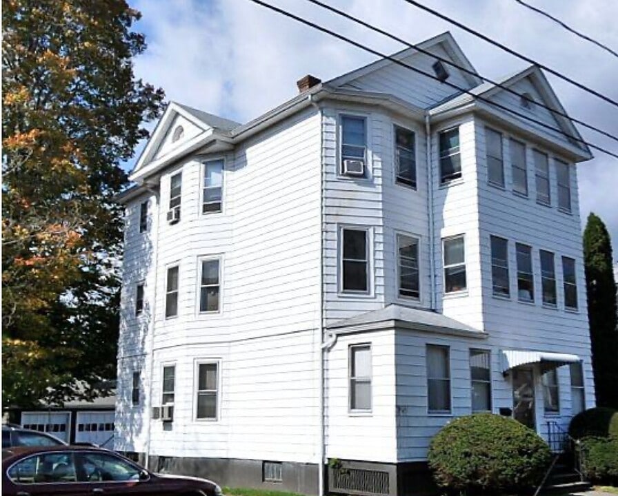 18 Derby St, Unit 3 in New Britain, CT - Building Photo