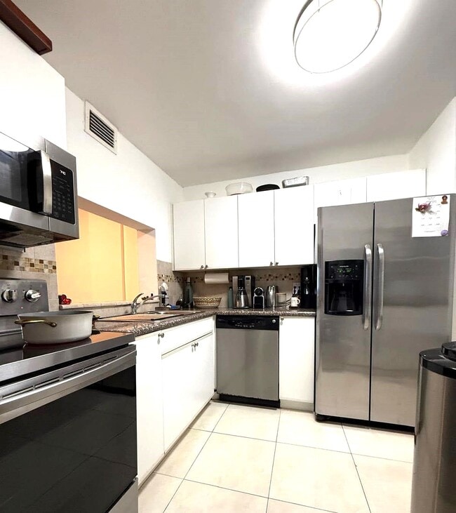 3660 NE 166th St, Unit 703 in Miami, FL - Building Photo - Building Photo