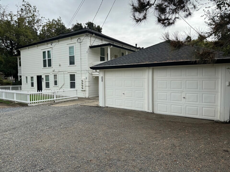 927 Stewart St, Unit 3 in Santa Rosa, CA - Building Photo