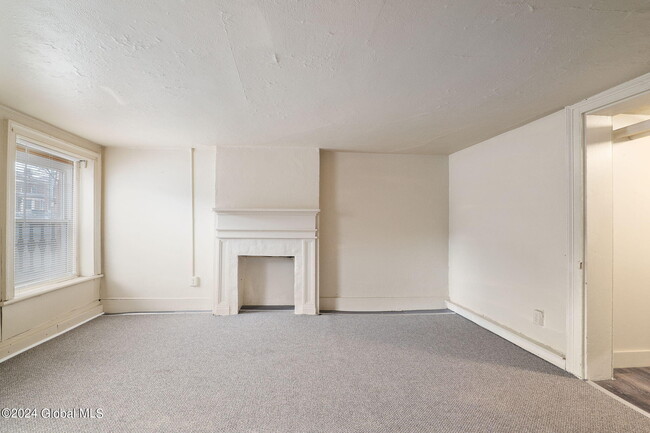 357 Washington Ave in Albany, NY - Building Photo - Building Photo