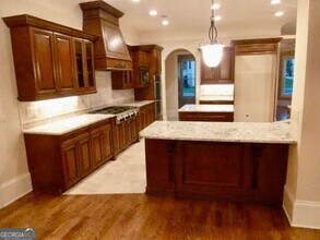 2295 Valla Parc Ct in Marietta, GA - Building Photo - Building Photo