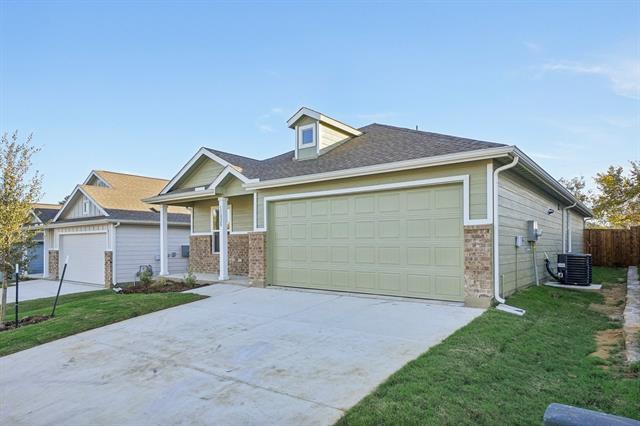 11020 Triple Crown Ct in Providence Village, TX - Foto de edificio - Building Photo