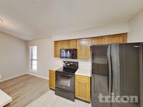 1844 Hunting Green Dr in Fort Worth, TX - Foto de edificio - Building Photo