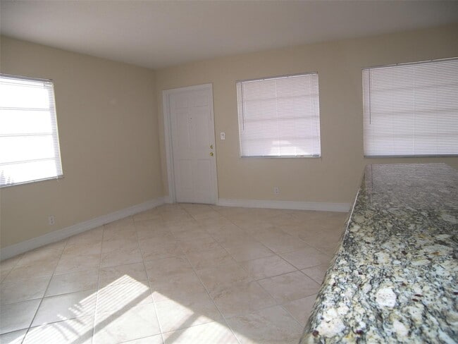 4050 NE 12th Ter, Unit 45-2 in Oakland Park, FL - Building Photo - Building Photo