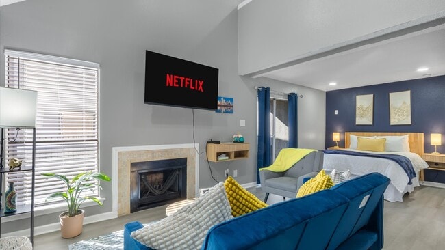 7900 Brookriver Dr, Unit 113 in Dallas, TX - Building Photo - Building Photo