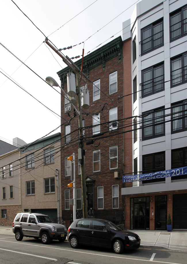 114 Madison St in Hoboken, NJ - Foto de edificio - Building Photo