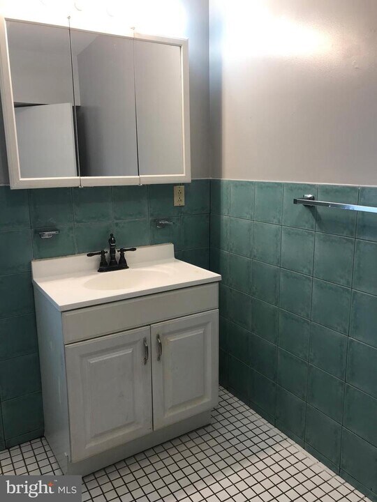 4617 N Broad St in Philadelphia, PA - Foto de edificio