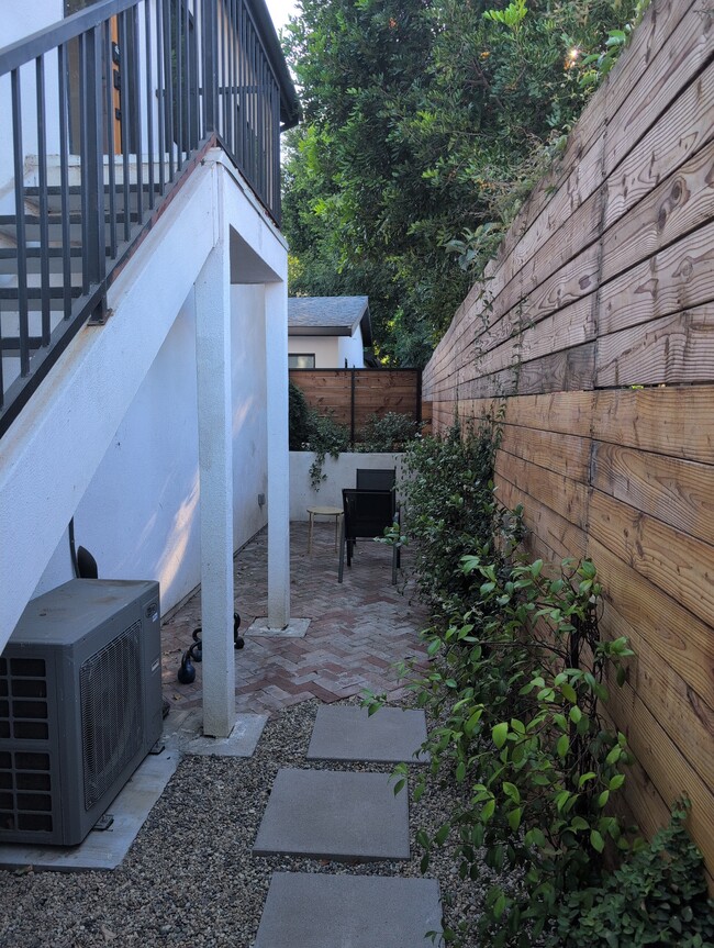 4329 Allott Ave, Unit 4331 in Sherman Oaks, CA - Building Photo - Building Photo