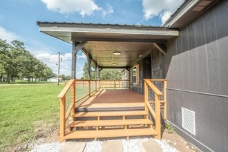 215 Shady Oak St in Somerville, TX - Building Photo - Building Photo