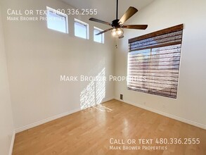 1302 E Elgin Pl in Chandler, AZ - Foto de edificio - Building Photo