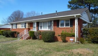 1923 Northbrook Dr in Charlotte, NC - Building Photo