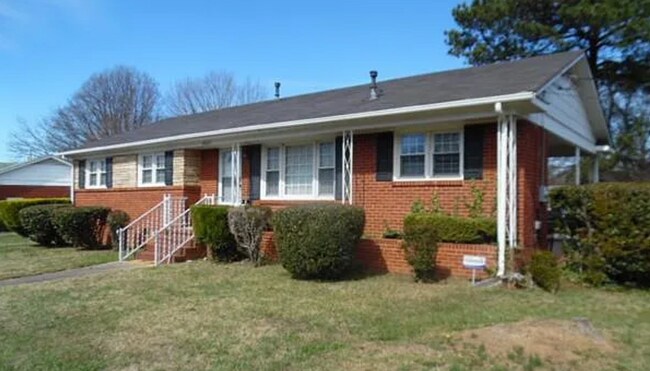 property at 1923 Northbrook Dr