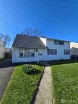 216 Bloomfield Ave in Woodbridge Township, NJ - Building Photo