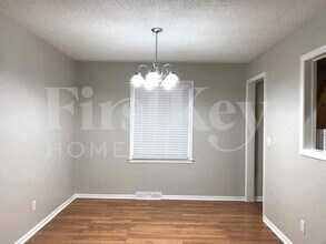 8802 W 95th Terrace in Overland Park, KS - Building Photo - Building Photo