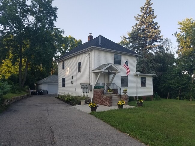102 Spring St, Unit #3 in Ypsilanti, MI - Foto de edificio - Building Photo