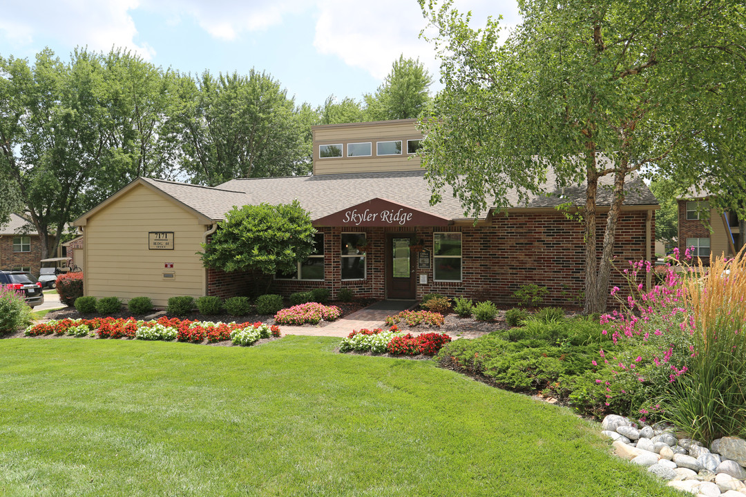 Skyler Ridge Apartments in Overland Park, KS - Foto de edificio