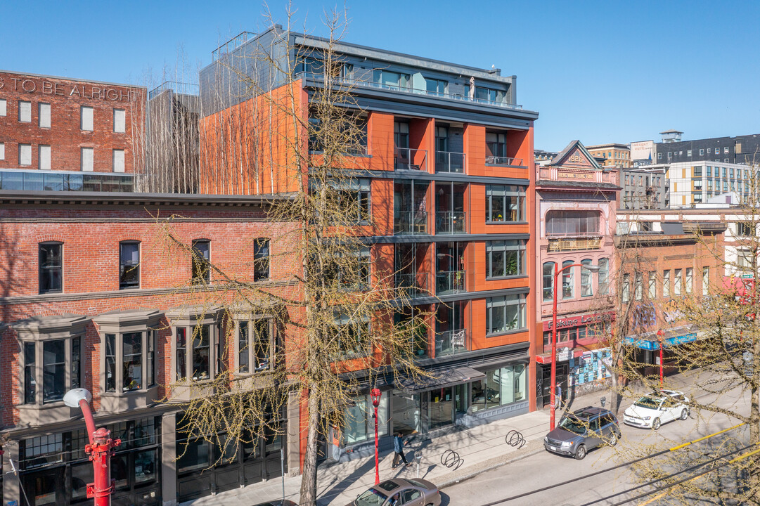 71 E Pender St in Vancouver, BC - Building Photo