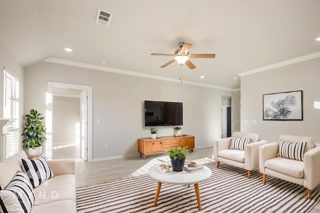 1061 Lakeview Dr in Centerton, AR - Foto de edificio - Building Photo