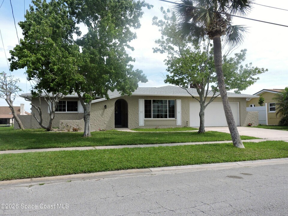 1260 Island Dr in Merritt Island, FL - Building Photo
