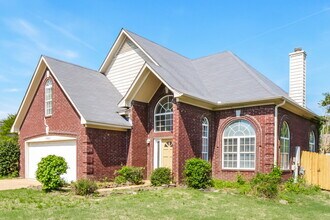 4663 Shadow Field Ln in Arlington, TN - Foto de edificio - Building Photo