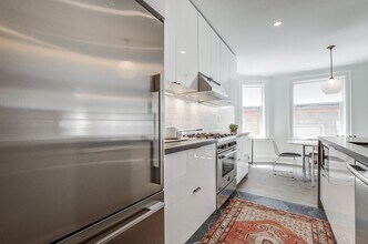 795 College St in Toronto, ON - Building Photo - Building Photo