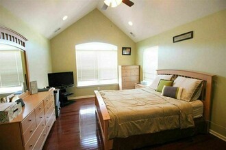 14 Elco Ct in Bayonne, NJ - Building Photo - Building Photo