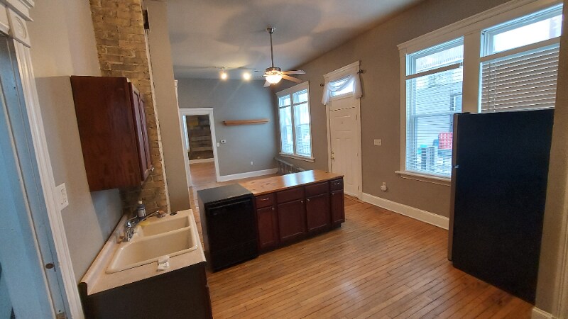 319 E Garfield Ave in Milwaukee, WI - Building Photo
