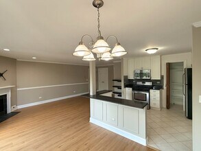941 Yosemite Trail in Roselle, IL - Building Photo - Building Photo