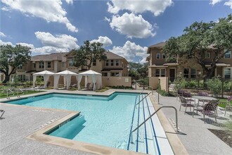 13800 Lyndhurst St in Austin, TX - Building Photo - Building Photo
