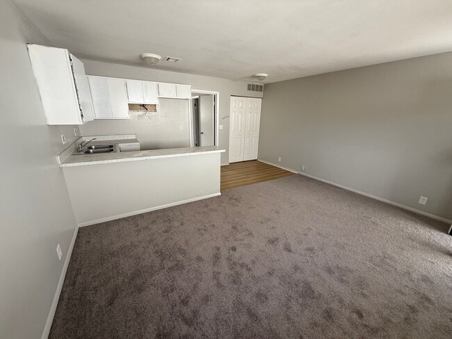 Crescent Court Apartments