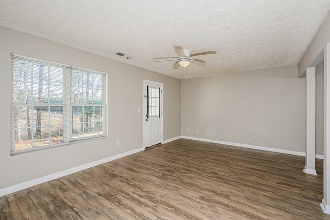 3915 Waldrop Ln in Decatur, GA - Foto de edificio - Building Photo