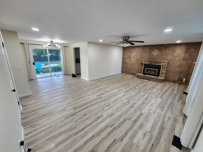 950 SE 6th Ave in Oak Harbor, WA - Building Photo - Building Photo