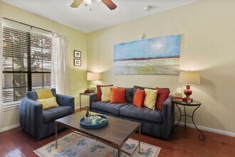 6765 Corporate Blvd in Baton Rouge, LA - Foto de edificio - Building Photo