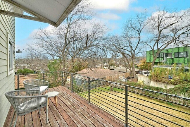 property at 1121 Gillespie Pl