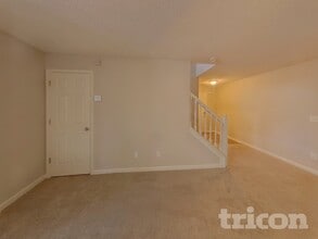 7913 Four Oaks Ct in Union City, GA - Building Photo - Building Photo