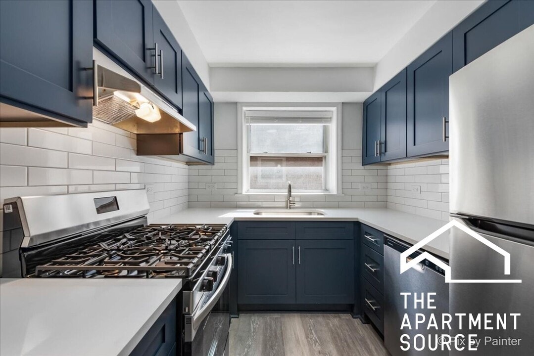 2715 W Berwyn Ave in Chicago, IL - Building Photo