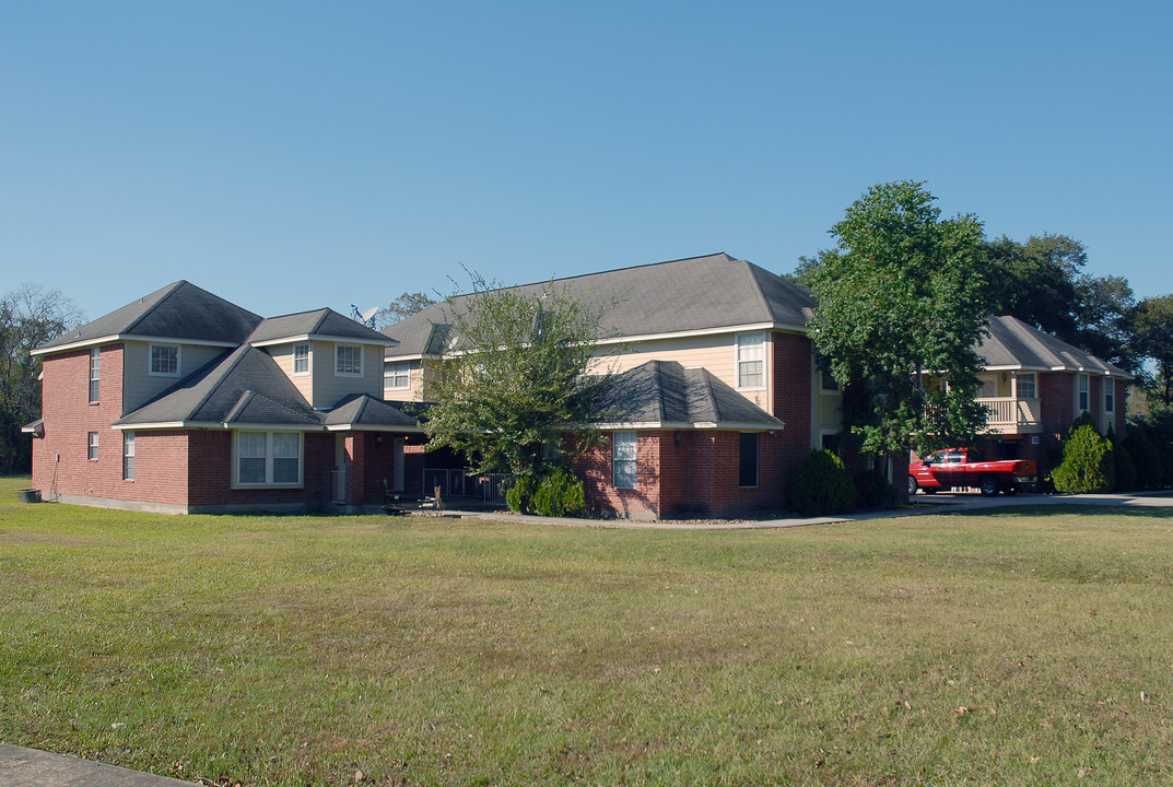 Lovett Town & Country in Tomball, TX - Foto de edificio