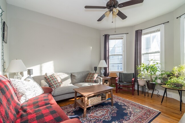 61 Montcalm Ave, Unit 2 in Boston, MA - Building Photo - Building Photo