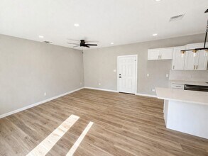 1422 W Willis St in Alvin, TX - Building Photo - Building Photo