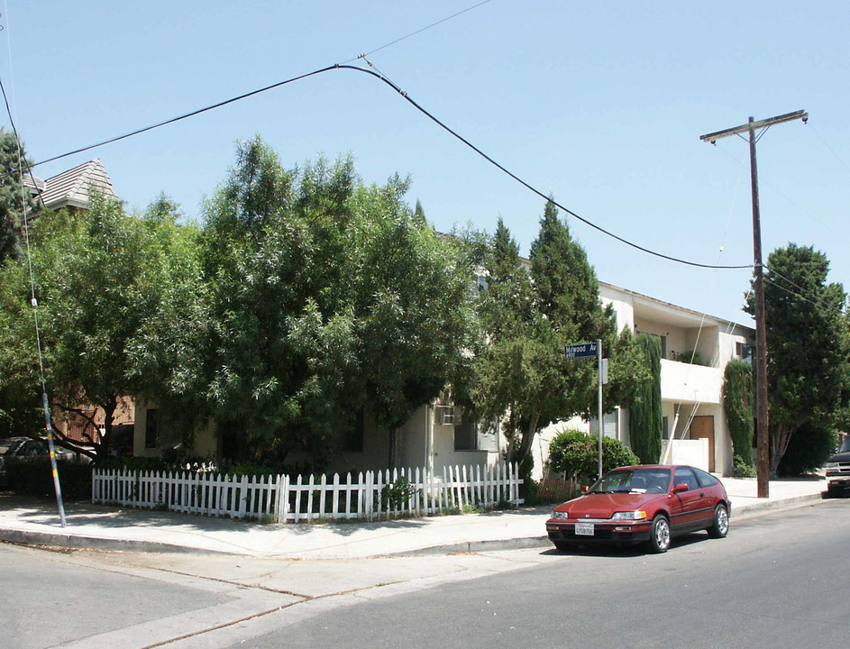 6902 Milwood Ave in Canoga Park, CA - Building Photo